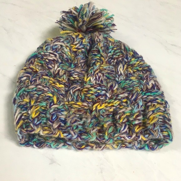 Chunky Knit Beanie w Pom - Multicolored Gray - OSFM Women’s NWT - Picture 2 of 4